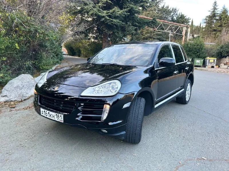 Продам автомобиль в оригинальном, заводском состоянии!(что большая редкость для этих машин) cayenne s, двигатель атмосферный, без турбин, v8, 386 л. с. один владелец с покупки в автосалоне в 2008 году! (за 120000 у. е.) оригинальный пробег 279000 км. полностью заводской окрас, кроме переднего бампера. машина абсолютно заводская, вся безопасность, оптика, остекление, все родное. (только лобовое стекло менялось из за трещины) все узлы работают в штатном режиме, никаких ошибок, и тд. двигатель гильзовался на 180000 км. пробега. пневмоподвеска в идеальном состоянии, работает штатно, держит неделями. автомобиль действительно очень хорошо сохранился, при вменяемом обслуживании еще переездит все новые китайские муляжи машин. по комплектации: пневмоподвеска люк аккустика bose электробагажник адаптивный свет и тд. новый аккумулятор, резина отличная. 1375000 руб. адекватный торг уместен. +7(978)8422305 📲 tg: @ilinjen 📞 звоните: +7(978)8422305 - фотография - 4