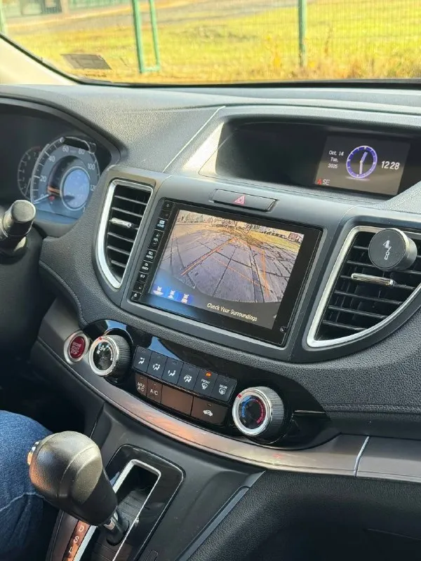 🚘марка: honda cr-v 💀полный привод awd 🦑цвет: синий 📅год выпуска:2015💪🏻 💴цена: 2 300 000 рублей 🏃‍♂️пробег: 160 000 км 🏎️💨двигатель: 2,4 атмо (190 л. с.) ⛽️вид топлива: бензин 📱номер телефона: +79595267777 (viber, whatsapp, telegram) продам honda cr-v, автомобиль целый, без удара, не топляк! полный привод awd, двигатель с чугунным блоком цилиндров, супер надежный, 190 лошадиных сил комплектация: бесключевой доступ в авто, start/stop, датчик света/давления в колесах, камера заднего и бокового вида, климатическая система, led - ходовые огни, круиз-контроль, поддержка car play и android avto, воспроизведение видеофайлов, панорамный люк, подогрев передних сидений, огромнейший багажник в классе (штора в багажнике присутствует, никто не украл) и многое другое! новая зимняя резина cordiant! обслужна полностью, двигатель, коробка, муфта полного привода! vin авто сброшу по запросу! всем хороших продаж! 📞 звоните: +7(959)5267777 - фотография - 5