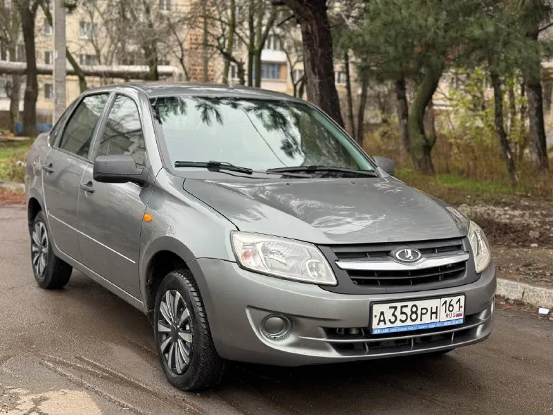 Lada granta цена - 458.000₽ город - мариуполь год выпуска - 2013 пробег - 80.000 км топливо - бензин модификация- 1.6 кпп - механика собственник - да +79497368266 автомобиль в идеальном состоянии! с оригинальным пробегом 100% полностью обслужен, вложений не требует не каких техника вся на отлично. весной было сделано большое то кузов в отличном состоянии! авто местное не пригон. документы абсолютно чистые доп. инфо. по телефону. abs✅ кондер✅ эл. подъемники✅ подушки безопасности✅ усилитель руля✅ сигнализация star line✅ - фотография - 2