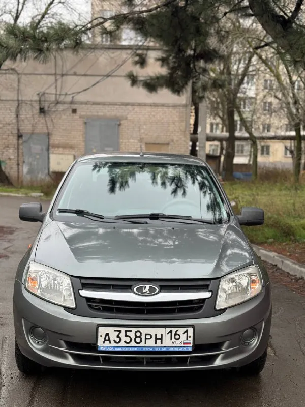 Lada granta цена - 458.000₽ город - мариуполь год выпуска - 2013 пробег - 80.000 км топливо - бензин модификация- 1.6 кпп - механика собственник - да +79497368266 автомобиль в идеальном состоянии! с оригинальным пробегом 100% полностью обслужен, вложений не требует не каких техника вся на отлично. весной было сделано большое то кузов в отличном состоянии! авто местное не пригон. документы абсолютно чистые доп. инфо. по телефону. abs✅ кондер✅ эл. подъемники✅ подушки безопасности✅ усилитель руля✅ сигнализация star line✅ - фотография - 3