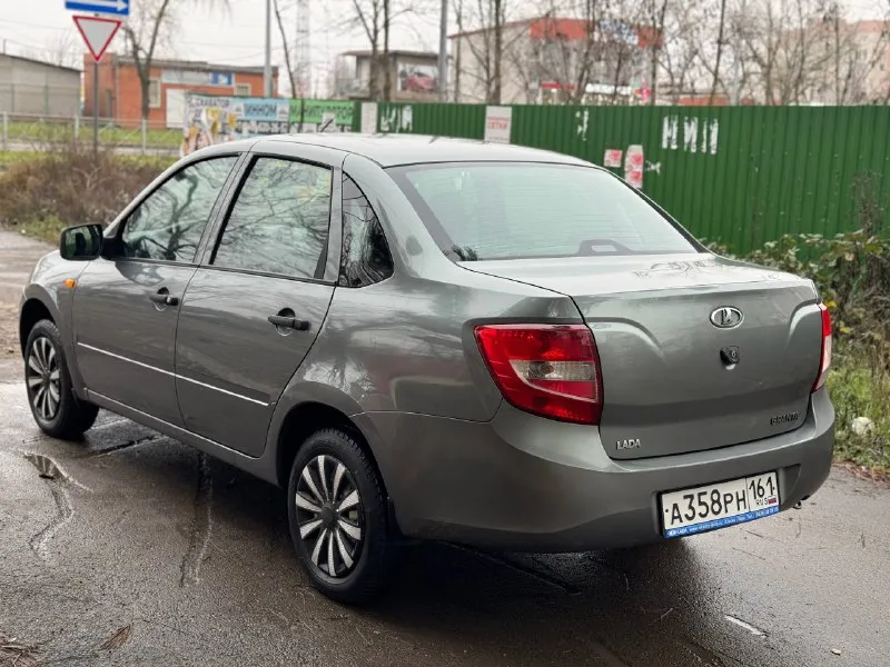 Lada granta цена - 458.000₽ город - мариуполь год выпуска - 2013 пробег - 80.000 км топливо - бензин модификация- 1.6 кпп - механика собственник - да +79497368266 автомобиль в идеальном состоянии! с оригинальным пробегом 100% полностью обслужен, вложений не требует не каких техника вся на отлично. весной было сделано большое то кузов в отличном состоянии! авто местное не пригон. документы абсолютно чистые доп. инфо. по телефону. abs✅ кондер✅ эл. подъемники✅ подушки безопасности✅ усилитель руля✅ сигнализация star line✅ - фотография - 5