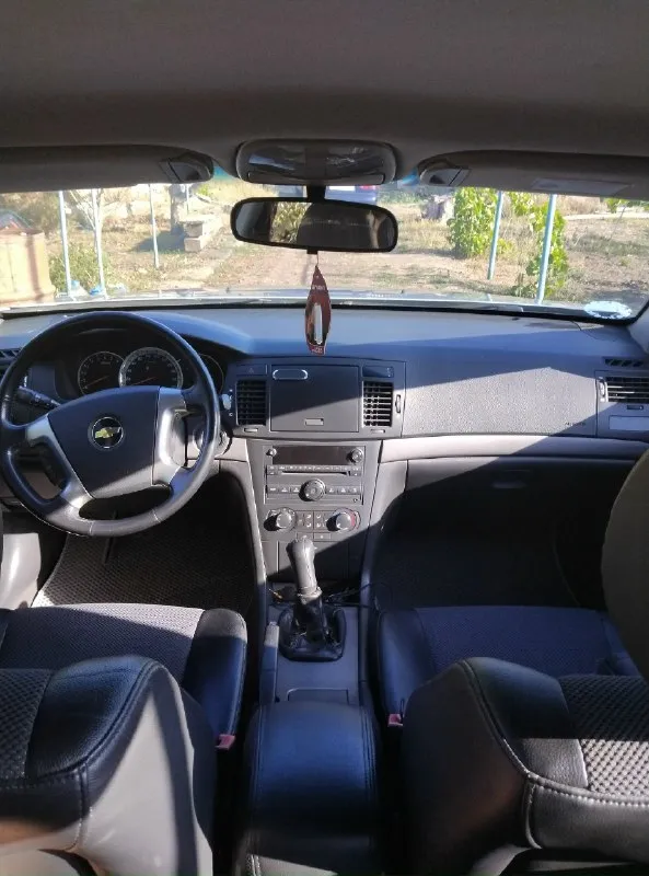 Продам chevrolet эпика 2006 г. двигатель 2.0 л. 6 целиндров мкпп 5 ст. пробег 285 000 т. км. состояние хорошее, ни гнили ни рыжыеов нет. мотор коробка электрика без нареканий. установлено гбо, вписано. зима на штампах, лето новое 7000 проехало. одним словом сел поехал. на любые вопросы отвечу при звонке или возле авто. цена 715 000₽. торг. иловайск. +79497980918. 📞 звоните: +7(949)7980918 - фотография - 4