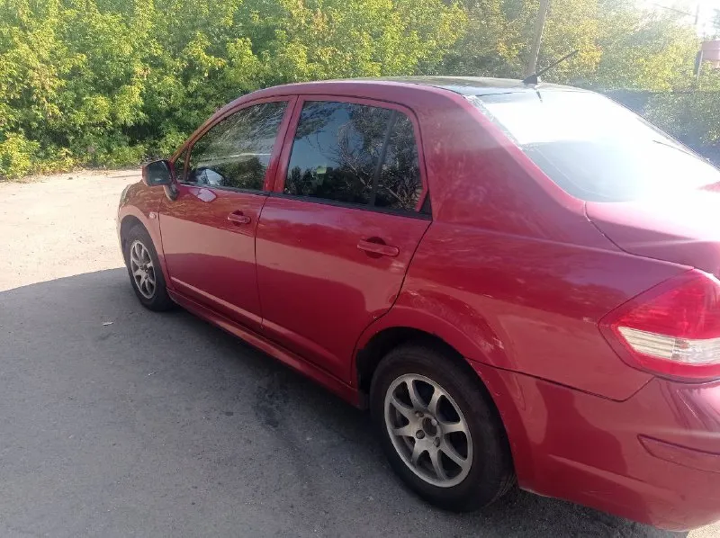 Nissan тида, 2010 год, 1,6 объем, бензин. кондиционер работает, подогрев сидений два передних, четыр... - фотография