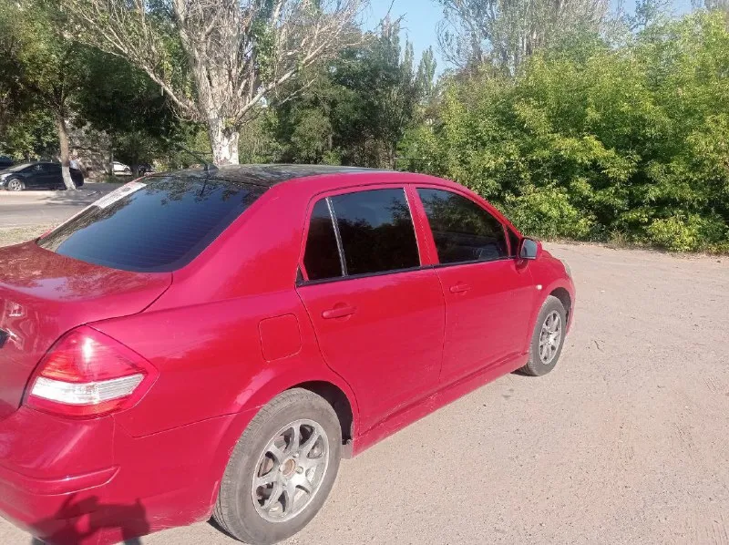 Nissan тида, 2010 год, 1,6 объем, бензин. кондиционер работает, подогрев сидений два передних, четыре стеклоподъёмника. 550тыс. +79494170737. 📞 звоните: +7(949)4170737 - фотография - 3