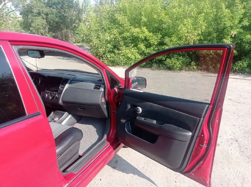 Nissan тида, 2010 год, 1,6 объем, бензин. кондиционер работает, подогрев сидений два передних, четыре стеклоподъёмника. 550тыс. +79494170737. 📞 звоните: +7(949)4170737 - фотография - 8