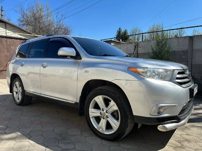 Цена 2150000 торг ️продам toyota highlander 3.5 бензин (280 л. с.) полный привод.2011год.7 мест. пробег 275000км. (не скрученный) авто в отличном состоянии, без вложений! без ключевой доступ, кнопка start/stop трёх-зонный климат контроль подогрев сидений с электроприводом подогрев боковых зеркал, лобового и задних стёкол датчик света круиз контроль камера заднего вида помощь при спуске с горы abs esp- система курсовой устойчивости на дороге бортовой компьютер, мульти руль электропривод багажника дистанционный запуск +79493392523 (telegram ) макеевка 📞 звоните: +7(949)3392523 - фотография - 2