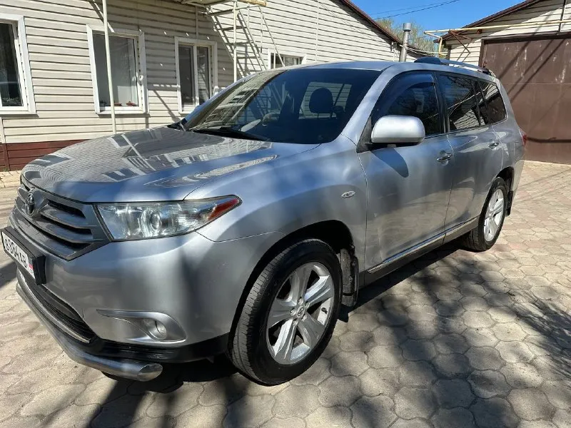 Цена 2150000 торг ️продам toyota highlander 3.5 бензин (280 л. с.) полный привод.2011год.7 мест. пробег 275000км. (не скрученный) авто в отличном состоянии, без вложений! без ключевой доступ, кнопка start/stop трёх-зонный климат контроль подогрев сидений с электроприводом подогрев боковых зеркал, лобового и задних стёкол датчик света круиз контроль камера заднего вида помощь при спуске с горы abs esp- система курсовой устойчивости на дороге бортовой компьютер, мульти руль электропривод багажника дистанционный запуск +79493392523 (telegram ) макеевка 📞 звоните: +7(949)3392523 - фотография - 5