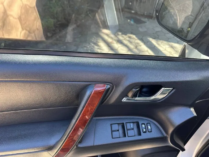 Цена 2150000 торг ️продам toyota highlander 3.5 бензин (280 л. с.) полный привод.2011год.7 мест. пробег 275000км. (не скрученный) авто в отличном состоянии, без вложений! без ключевой доступ, кнопка start/stop трёх-зонный климат контроль подогрев сидений с электроприводом подогрев боковых зеркал, лобового и задних стёкол датчик света круиз контроль камера заднего вида помощь при спуске с горы abs esp- система курсовой устойчивости на дороге бортовой компьютер, мульти руль электропривод багажника дистанционный запуск +79493392523 (telegram ) макеевка 📞 звоните: +7(949)3392523 - фотография - 9