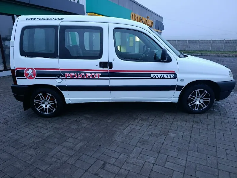 Продам пирожка peugeot партнер(пассажир). в очень достойном состоянии. 2000г. в. гур. с самым надёжным и простейшим двигателем-1.9дизель(с расходом 5-6л. ) состояние на фото. резина зимняя, новая. по документам я собственник. цена 400т. р территориально г. комсомольское +79493273754 📞 звоните: +7(949)3273754 - фотография - 2