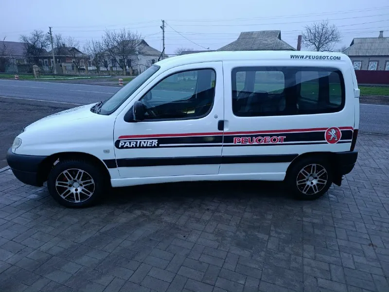 Продам пирожка peugeot партнер(пассажир). в очень достойном состоянии. 2000г. в. гур. с самым надёжным и простейшим двигателем-1.9дизель(с расходом 5-6л. ) состояние на фото. резина зимняя, новая. по документам я собственник. цена 400т. р территориально г. комсомольское +79493273754 📞 звоните: +7(949)3273754 - фотография - 5
