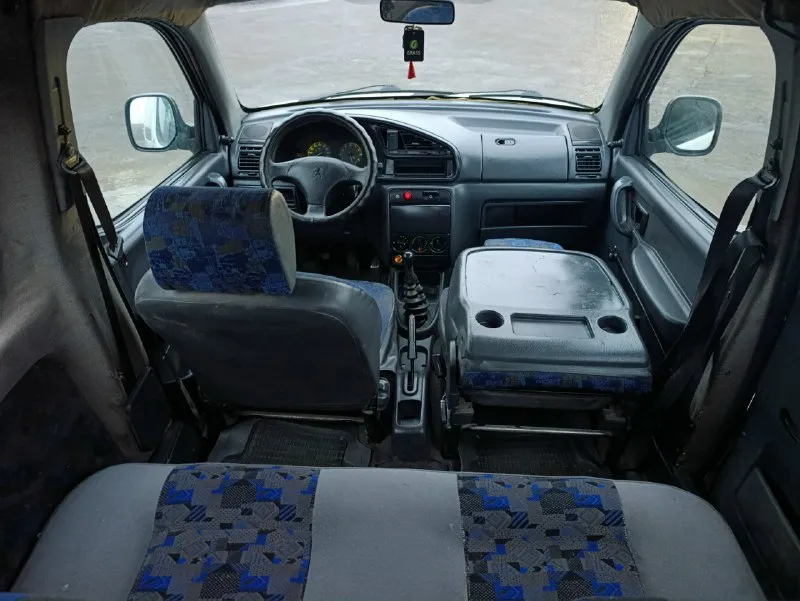 Продам пирожка peugeot партнер(пассажир). в очень достойном состоянии. 2000г. в. гур. с самым надёжным и простейшим двигателем-1.9дизель(с расходом 5-6л. ) состояние на фото. резина зимняя, новая. по документам я собственник. цена 400т. р территориально г. комсомольское +79493273754 📞 звоните: +7(949)3273754 - фотография - 7