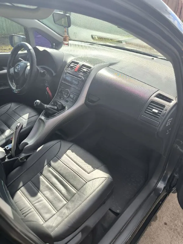 Продам toyota auris 1.6 mt. 2008 г. в. в хорошем техническом состоянии. пробег 232 000. реальный. ! !!. в 2024 г. сделано большое то ходовой части, поменяна рулевая рейка, тормозные диски, заправлен кондиционер. и.т. п. в серьёзных дтп не участвовал. цена 580000 т. р. мариуполь. +79493766820 - фотография - 5