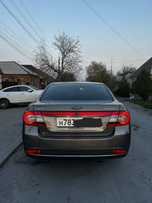 Продам шевролет эпику 2010 год 2.л полноценный автомат пробег 142 000 реальный подтвержденный автотекой машина в идеальном состоянии без единого дтп вся автотека зеленая все стекла заводские машина без рыжиков без ржавчины выглядит достойно двигатель коробка хадовая вся в идеальном состоянии машина без вложений по электрике работает абсолютно все каждая кнопка в том числе климат остальная информация по телефону цена 770 +79494932503 +79034705067 - фотография - 4