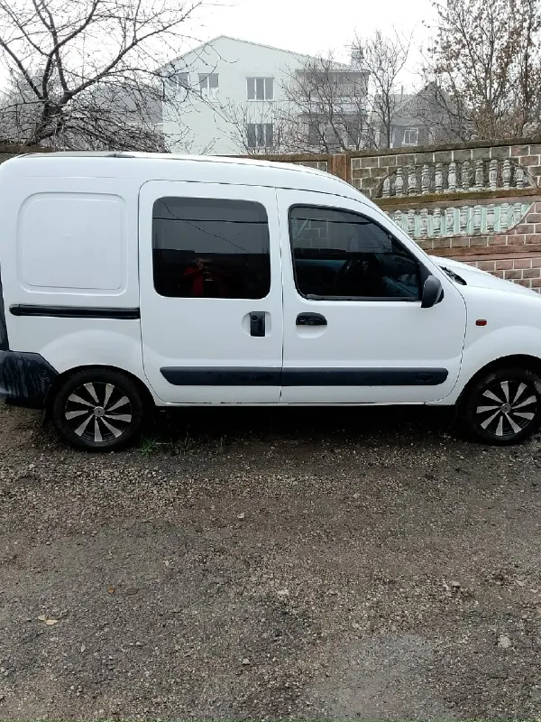 Продам renault конго,2002г 1/9 дизель. машына в хорошем состоянии, по кузову все нормально, без дырок и ржавчины, новая зимняя резина, по ходовой части все, что нужно было поменять, поменяли. есть нюанс с холостым ходом, звоните расскажу. цена 370000тр небольшой торг. +79493931255 макеевка. переоформление без проблем. 📞 звоните: +7(949)3931255 - фотография - 2
