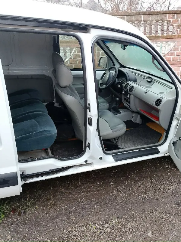 Продам renault конго,2002г 1/9 дизель. машына в хорошем состоянии, по кузову все нормально, без дырок и ржавчины, новая зимняя резина, по ходовой части все, что нужно было поменять, поменяли. есть нюанс с холостым ходом, звоните расскажу. цена 370000тр небольшой торг. +79493931255 макеевка. переоформление без проблем. 📞 звоните: +7(949)3931255 - фотография - 3