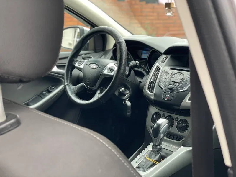 Продам ford focus 3 год выпуска 2011 эксплуатация с 2012 у автомобиля была бережная эксплуатация коробка робот 6 ст родной пробег 226.000 по кузову есть два косметических окраса автомобиль в отличном состоянии как внешне так и технически двигатель 1.6 в отличном состоянии не дымит не троит тяга отличная коробка в идеальном состоянии без пинков без задержки в переключении коробка обслужена ходовая отличная не стучит не гремит дорогу держит отлично по кузову в прекрасном состоянии рыжиков гнили впятин нет кузов выглядит как на фото комплектация роботизированая коробка кондиционер эур стеклоподъемники подогрев зеркал подогрев сидений обогрев заднего стекла заводская мультимедиа мультируль крузиз контроль лед лампы диски r16 на хорошей резине по автомобилю вложений нет сел и поехал все остальные интересующися вопросы по телефону цена 830,000₽ торг у капота город 🌆 осмотра мариуполь +79491007492 по юридической части все кристально чисто - фотография - 8