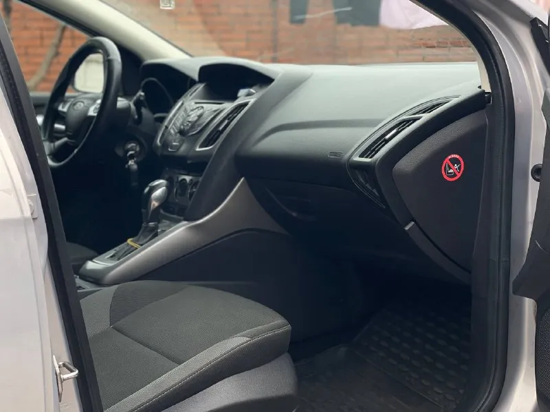 Продам ford focus 3 год выпуска 2011 эксплуатация с 2012 у автомобиля была бережная эксплуатация коробка робот 6 ст родной пробег 226.000 по кузову есть два косметических окраса автомобиль в отличном состоянии как внешне так и технически двигатель 1.6 в отличном состоянии не дымит не троит тяга отличная коробка в идеальном состоянии без пинков без задержки в переключении коробка обслужена ходовая отличная не стучит не гремит дорогу держит отлично по кузову в прекрасном состоянии рыжиков гнили впятин нет кузов выглядит как на фото комплектация роботизированая коробка кондиционер эур стеклоподъемники подогрев зеркал подогрев сидений обогрев заднего стекла заводская мультимедиа мультируль крузиз контроль лед лампы диски r16 на хорошей резине по автомобилю вложений нет сел и поехал все остальные интересующися вопросы по телефону цена 830,000₽ торг у капота город 🌆 осмотра мариуполь +79491007492 по юридической части все кристально чисто - фотография - 9