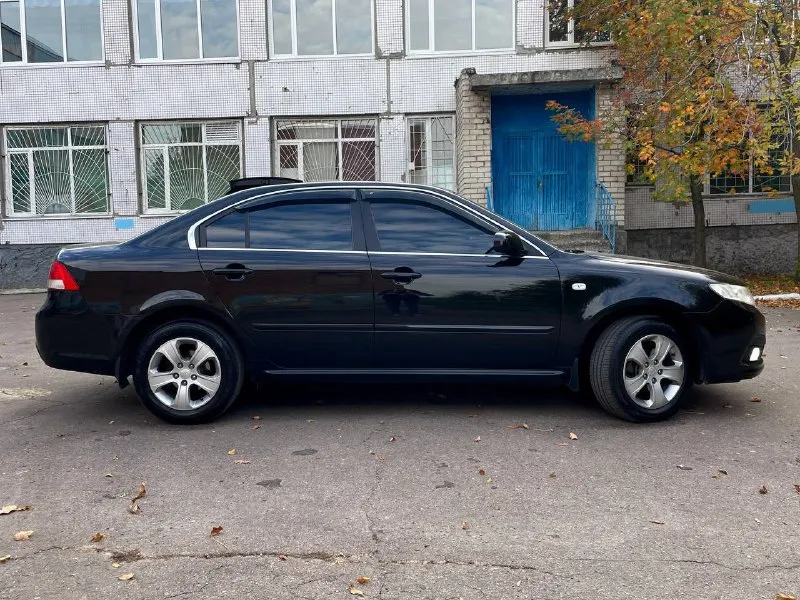 Kia magentis ii, рестайлинг, 2.0 л. Бензин, 164 л. С. Акпп, 2008 г. В.
Пробег 212 тыс. Км. , приобретался в автосалоне г. Донецка, я второй владелец с 2013 г.
Регистрация уже рф(фото сделано до, поэтому номера днр).
В дтп не участвовал, все стекла родные.
Своевременное обслуживание, вложений не требует, проводился качественный ремонт порогов, задних арок. Эксплуатировалась бережно, гаражное хранение, салон чистый ухоженный, доп. Шумовиброизоляция, увеличен клиренс, установлены проставки.
Двигатель без задиров, не дымит, катализатор на месте, не прошивалась. Установлено гбо евро-4, зарегистрировано.
Надежный 4 ст. Автомат, работает идеально.
Гур, электропакет, 4 эл. Стеклоподъемника, электропривод зеркал, климат контроль, мультируль, мультимедиа bluetooth usb aux, датчик света, сигнализация с автозапуском.
Заводские литые диски r16, включая запаску, два комплекта покрышек зима/лето, летние новые, зимние минимальный износ.
Просмотр г. Донецк, любые проверки на сто.
Цена 950 000 р.
+79498776094 - фотография - 5