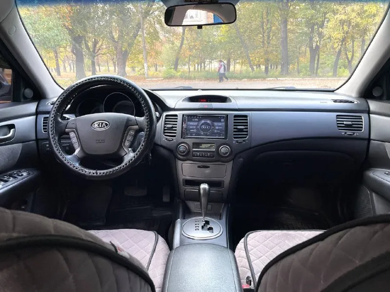 Kia magentis ii, рестайлинг, 2.0 л. Бензин, 164 л. С. Акпп, 2008 г. В.
Пробег 212 тыс. Км. , приобретался в автосалоне г. Донецка, я второй владелец с 2013 г.
Регистрация уже рф(фото сделано до, поэтому номера днр).
В дтп не участвовал, все стекла родные.
Своевременное обслуживание, вложений не требует, проводился качественный ремонт порогов, задних арок. Эксплуатировалась бережно, гаражное хранение, салон чистый ухоженный, доп. Шумовиброизоляция, увеличен клиренс, установлены проставки.
Двигатель без задиров, не дымит, катализатор на месте, не прошивалась. Установлено гбо евро-4, зарегистрировано.
Надежный 4 ст. Автомат, работает идеально.
Гур, электропакет, 4 эл. Стеклоподъемника, электропривод зеркал, климат контроль, мультируль, мультимедиа bluetooth usb aux, датчик света, сигнализация с автозапуском.
Заводские литые диски r16, включая запаску, два комплекта покрышек зима/лето, летние новые, зимние минимальный износ.
Просмотр г. Донецк, любые проверки на сто.
Цена 950 000 р.
+79498776094 - фотография - 8