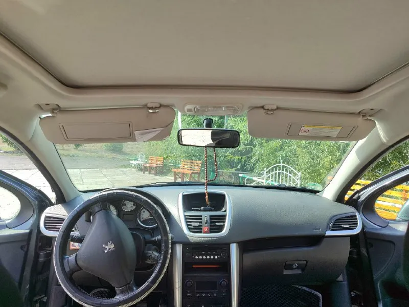 Продаю рeugeot 207sw цена 540 т. руб. торг в отличном состоянии!🚙 я владелец. •пробег 239 тыс. км. родной. 📈 •2007 года выпуска. •пятидверный универсал. •двигатель 1,6 •расход топлива - 5 - 7 л. на 100км. •коробка - механика •двигатель работает отлично. на 217 тысяч км был сделан капитальный ремонт двигателя •скоростя переключаются отлично •по ходовой вопросов нет. •кузов оцинкованный, рыжиков, гнили нет от слова "совсем", в родном окрасе. •стекла все родные, включая лобовое. 🛞есть комплект зимней резины дорогой 💺комплектация: •гидроусилитель руля. •зеркала с подогревом и электроприводом. •авс. •электростеклоподъемники. °панорамная крыша •двухзоный климат контроль. печка работает отлично •салон опрятный, не затëрт. ☑автомобиль полностью обслужен. на данный момент никаких вложений не требуется. ухоженная машинка. состояние на отлично. продажа с полным переоформлением в мрэо. 🗺машина находится в торезе 💵цена 540 т. руб. тогр 📞 +7 949 526 07 27 максим 📞 звоните: +7(949)5260727 - фотография - 6