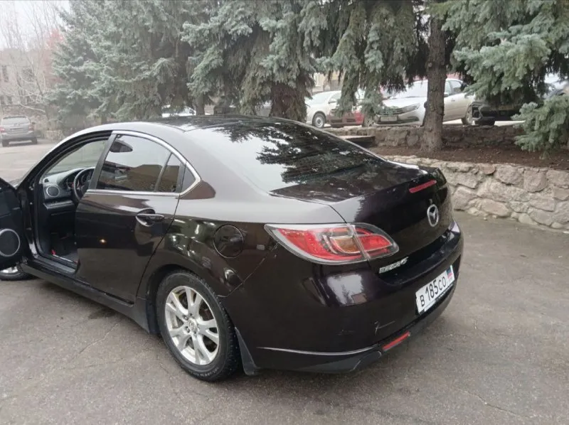 Продам мазда 6 gh 2007г. 1.8 механика. 699000р. машина в донецке. пробег 301к. машина в нормальном для своих лет состоянии. все необходимые опции для комфортной езды присутствуют и работают. авто покупалась в донецке и всю жизнь была в одних руках. в дтп не участвовала. машина на днр номерах, поэтому и такая цена. машину знаю от самой покупки в салоне, хозяин на связи в донецке готов к оформлению. машину брал для себя, но род деятельности изменился и приводить её в порядок не вижу смысла, нужна машина повыше. ризина зима на машине, лето в подарок. кое какие запчасти отдам в придачу. по машине есть нюансы. поддымлевает движок. и в рейке втулку поменять нужно это у них болячка она куплена. хотите в отличном состоянии такую ищите на авито ценник от ляма и выше. +79498395080 - фотография - 3