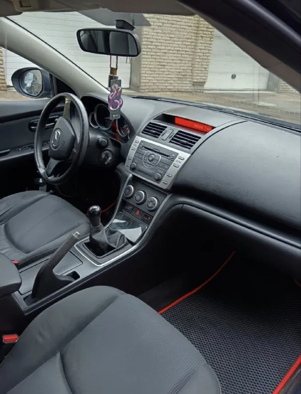 Продам мазда 6 gh 2007г. 1.8 механика. 699000р. машина в донецке. пробег 301к. машина в нормальном для своих лет состоянии. все необходимые опции для комфортной езды присутствуют и работают. авто покупалась в донецке и всю жизнь была в одних руках. в дтп не участвовала. машина на днр номерах, поэтому и такая цена. машину знаю от самой покупки в салоне, хозяин на связи в донецке готов к оформлению. машину брал для себя, но род деятельности изменился и приводить её в порядок не вижу смысла, нужна машина повыше. ризина зима на машине, лето в подарок. кое какие запчасти отдам в придачу. по машине есть нюансы. поддымлевает движок. и в рейке втулку поменять нужно это у них болячка она куплена. хотите в отличном состоянии такую ищите на авито ценник от ляма и выше. +79498395080 - фотография - 4