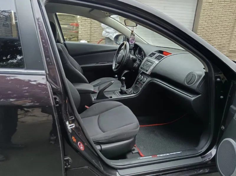 Продам мазда 6 gh 2007г. 1.8 механика. 699000р. машина в донецке. пробег 301к. машина в нормальном для своих лет состоянии. все необходимые опции для комфортной езды присутствуют и работают. авто покупалась в донецке и всю жизнь была в одних руках. в дтп не участвовала. машина на днр номерах, поэтому и такая цена. машину знаю от самой покупки в салоне, хозяин на связи в донецке готов к оформлению. машину брал для себя, но род деятельности изменился и приводить её в порядок не вижу смысла, нужна машина повыше. ризина зима на машине, лето в подарок. кое какие запчасти отдам в придачу. по машине есть нюансы. поддымлевает движок. и в рейке втулку поменять нужно это у них болячка она куплена. хотите в отличном состоянии такую ищите на авито ценник от ляма и выше. +79498395080 - фотография - 6