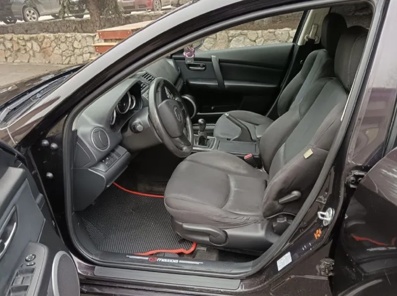 Продам мазда 6 gh 2007г. 1.8 механика. 699000р. машина в донецке. пробег 301к. машина в нормальном для своих лет состоянии. все необходимые опции для комфортной езды присутствуют и работают. авто покупалась в донецке и всю жизнь была в одних руках. в дтп не участвовала. машина на днр номерах, поэтому и такая цена. машину знаю от самой покупки в салоне, хозяин на связи в донецке готов к оформлению. машину брал для себя, но род деятельности изменился и приводить её в порядок не вижу смысла, нужна машина повыше. ризина зима на машине, лето в подарок. кое какие запчасти отдам в придачу. по машине есть нюансы. поддымлевает движок. и в рейке втулку поменять нужно это у них болячка она куплена. хотите в отличном состоянии такую ищите на авито ценник от ляма и выше. +79498395080 - фотография - 7