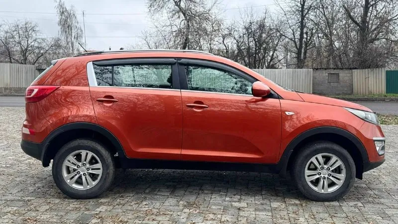 Продам kia sportage в отличном внешнем и техническом состоянии. Год выпуска 2010! Двигатель 2.0 бензин. Коробка механика.
✅Автомобиль не бит и не крашен! Полностью родной окрас🚘 гильзовался, катализатор удален✅
Родной пробег ✅ подтвержденный автотекой👍. Авто обслуживалось у официального дилера, все документы и заказ наряды в книге т. О.
Автотека полностью зелёная. Без единого дтп.
Все больные места и днище автомобиля в отличном состоянии! Салон чистый и ухоженный! С документами полный порядок, переоформление без проблем, продажа от собственника✅техническая часть полностью обслужена! Двигатель работает без посторонних шумов!ходовая в хорошем состоянии! С круизом, кондиционер, подогревом зоны дворников, зеркал, электроприводом зеркал, парктроником, датчиками дождя, света, подушки безопасности, abs, esp! Работает всё до каждой лампочки!автомобиль вложений не требует. Осмотр антрацит
💸Цена 1млн 190 тыс руб. Торг реальному покупателю.
☎ +79592713424
☎ +79591967184

📞 Звоните: +7(959)2713424 - фотография - 7