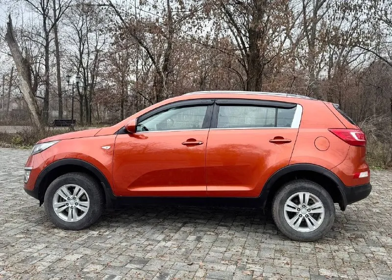 Продам kia sportage в отличном внешнем и техническом состоянии. Год выпуска 2010! Двигатель 2.0 бензин. Коробка механика.
✅Автомобиль не бит и не крашен! Полностью родной окрас🚘 гильзовался, катализатор удален✅
Родной пробег ✅ подтвержденный автотекой👍. Авто обслуживалось у официального дилера, все документы и заказ наряды в книге т. О.
Автотека полностью зелёная. Без единого дтп.
Все больные места и днище автомобиля в отличном состоянии! Салон чистый и ухоженный! С документами полный порядок, переоформление без проблем, продажа от собственника✅техническая часть полностью обслужена! Двигатель работает без посторонних шумов!ходовая в хорошем состоянии! С круизом, кондиционер, подогревом зоны дворников, зеркал, электроприводом зеркал, парктроником, датчиками дождя, света, подушки безопасности, abs, esp! Работает всё до каждой лампочки!автомобиль вложений не требует. Осмотр антрацит
💸Цена 1млн 190 тыс руб. Торг реальному покупателю.
☎ +79592713424
☎ +79591967184

📞 Звоните: +7(959)2713424 - фотография - 8