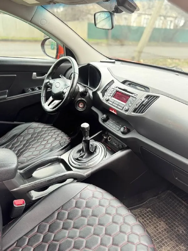 Продам kia sportage в отличном внешнем и техническом состоянии. Год выпуска 2010! Двигатель 2.0 бензин. Коробка механика.
✅Автомобиль не бит и не крашен! Полностью родной окрас🚘 гильзовался, катализатор удален✅
Родной пробег ✅ подтвержденный автотекой👍. Авто обслуживалось у официального дилера, все документы и заказ наряды в книге т. О.
Автотека полностью зелёная. Без единого дтп.
Все больные места и днище автомобиля в отличном состоянии! Салон чистый и ухоженный! С документами полный порядок, переоформление без проблем, продажа от собственника✅техническая часть полностью обслужена! Двигатель работает без посторонних шумов!ходовая в хорошем состоянии! С круизом, кондиционер, подогревом зоны дворников, зеркал, электроприводом зеркал, парктроником, датчиками дождя, света, подушки безопасности, abs, esp! Работает всё до каждой лампочки!автомобиль вложений не требует. Осмотр антрацит
💸Цена 1млн 190 тыс руб. Торг реальному покупателю.
☎ +79592713424
☎ +79591967184

📞 Звоните: +7(959)2713424 - фотография - 9