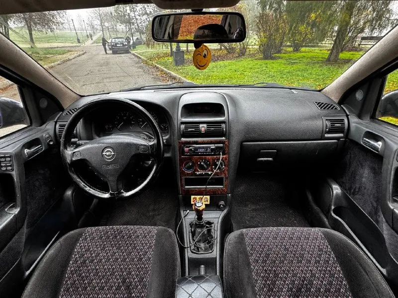 В продаже opel astra g 2000 года выпуска 🔥 цена 295.000 ₽, торг быстрому покупателю! 🔥 автомобиль на моторе 1.6 16v. работает отлично, не троит и не дымит. коробка механика, никаких проблем нет. передачи не выбивает. ходовая обслужена. по кузову есть жизненные моменты. салон в отличном состоянии! новая зимняя резина! автомобиль пригнан из германии. пробег 250.000 км. сервисные книги. хорошая комплектация: мультируль, 4 стеклоподъемника, кондиционер, деревянные вставки в салоне, 6 подушек безопасности. по документам полный порядок осмотр центр донецка 🔥 цена 295.000 ₽, торг быстрому покупателю! 🔥 ☎️ +7 (949) 628-72-17 📞 звоните: +7(949)6287217 - фотография - 7