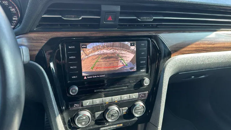 Volkswagen passat в 8, sel, двс 2.0 т (максимальная комплектация), 2020 г. в., пробег 46 000 км. . бесключевой доступ, автозапуск с ключа, автопарковка, адаптивный круиз контроль, система предотвращения выезда из полосы движения, система адаптивного освещения дороги, динамическое освещение поворотов, автоматический дальний свет, датчики света, дождя, система мониторинга «слепых зон», система контроля давления в шинах, помощь при выезде из парковки, система предотвращения столкновения с функцией автоматического торможения, парктроники в круг, камера заднего вида, кожаный салон (не эко) в идеальном состоянии, люк, штатная топовая аудиосистема fender с сабом, атмосферная подсветка салона, электропривод передних сидений, память водительского кресла, трехзонный подогрев первого и второго ряда сидений, безопасность и катализатор на месте, фары в броне, лоб и передние стекла в атермальной пленке. растаможена, на постоянном учете, один владелец в рф, продажа по дкп. 79493395045 📞 звоните: +7(949)3395045 - фотография - 3