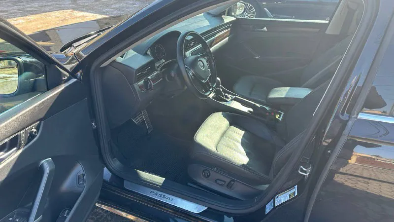 Volkswagen passat в 8, sel, двс 2.0 т (максимальная комплектация), 2020 г. в., пробег 46 000 км. . бесключевой доступ, автозапуск с ключа, автопарковка, адаптивный круиз контроль, система предотвращения выезда из полосы движения, система адаптивного освещения дороги, динамическое освещение поворотов, автоматический дальний свет, датчики света, дождя, система мониторинга «слепых зон», система контроля давления в шинах, помощь при выезде из парковки, система предотвращения столкновения с функцией автоматического торможения, парктроники в круг, камера заднего вида, кожаный салон (не эко) в идеальном состоянии, люк, штатная топовая аудиосистема fender с сабом, атмосферная подсветка салона, электропривод передних сидений, память водительского кресла, трехзонный подогрев первого и второго ряда сидений, безопасность и катализатор на месте, фары в броне, лоб и передние стекла в атермальной пленке. растаможена, на постоянном учете, один владелец в рф, продажа по дкп. 79493395045 📞 звоните: +7(949)3395045 - фотография - 5