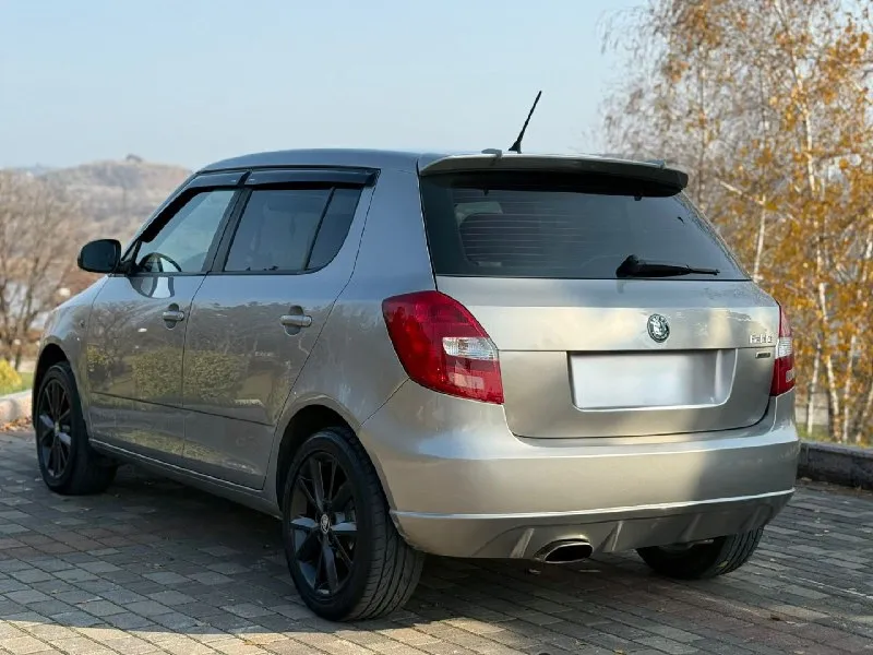 Skoda fabia || 2012г. 1.4 коробка механика по мотору и коробки нареканий нет комплектация 4 стеклоподъемника кондиционер шумоизоляция сигнализация подогрев сидений штатная музыка aux bluetooth сабвуфер круиз 2 ключа продажа через мрэо цена 690000 +79494165288 📞 звоните: +7(949)4165288 - фотография - 3