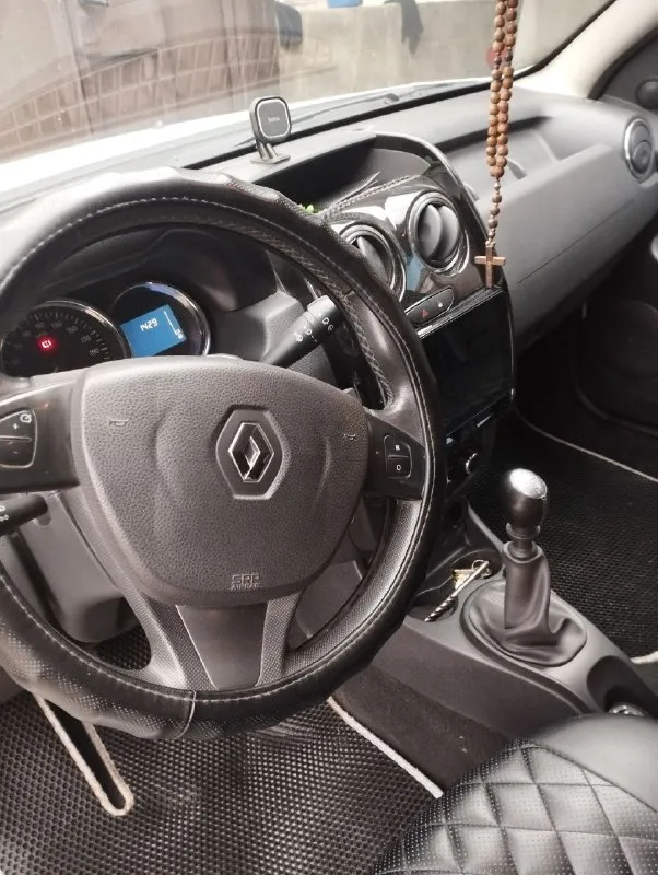 Продам рено дастер/renault duster 2017 года, 3 владельца, в хорошем состоянии, двигатель 2 литра, бензин, полный привод, механика 6-ступка, автомобиль не бит и не крашен, 191 тысяча родного пробега, все стёкла родные, никаких проблем нет, в автомобиле присутствует магнитола teyes, камера заднего вида teyes - sony матрица 4к, сигнализация с автозапуском starline, датчик температуры двигателя. сиденья в качественных чехлах, под чехлами новый салон. за машиной ухаживали, всё обслуживалось вовремя, на обслуживании не экономили. два ключа, оба ключа в чехлах, так же есть книжка по эксплуатации и сервисная книжка в которой записаны все то, за машину не стыдно. цена: 1.290₽ торг при осмотре! тел. +7 949 397-68-18 - фотография - 9