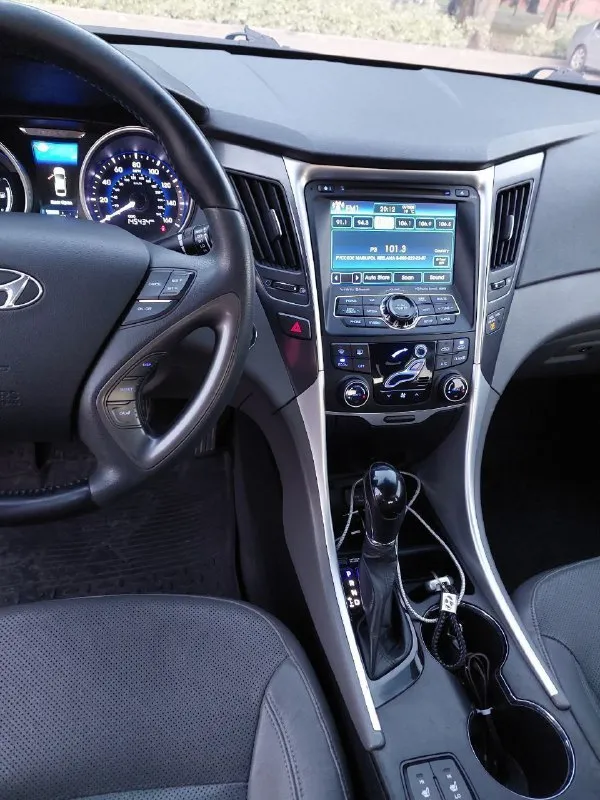 Hyundai sonata 2.4 hybrid 2012 г. пробег 240000 км. растаможена, максимальная комплектация. очень тихая. гибридная батарея работает отлично! осмотр в мариуполе. цена 1300000р. звоните +79497113092 📲 tg: @zayceva4689 📞 звоните: +7(949)7113092 - фотография - 3