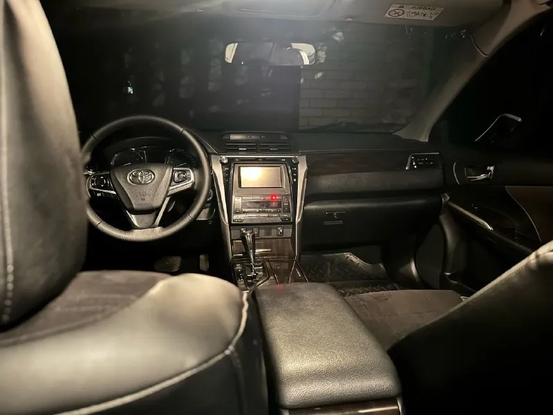 Toyota camry 2016 птс оригинал - я второй собственник (всего два хозяина, я вписан в птс) коробка автомат айсин 6 ст. состояние отличное, по комплектации : двухзонный климат, датчик света/дождя, сенсорная мультимедиа, мультируль, обогревь седений, зеркал, складывание зеркал, парктроник передний и задний, два ключа, сервиски. вложений не требует, по технике автомобиль на строгие 5+! мотор работает идеально (2.0 л) без каких либо нюансов, коробка работает так же отлично без нюансов, по ходовой вложения не требуются, автомобиль обслужен полностью ! по документам полный порядок (180й регион я хозяин) переоформление без проблем! - фотография - 7