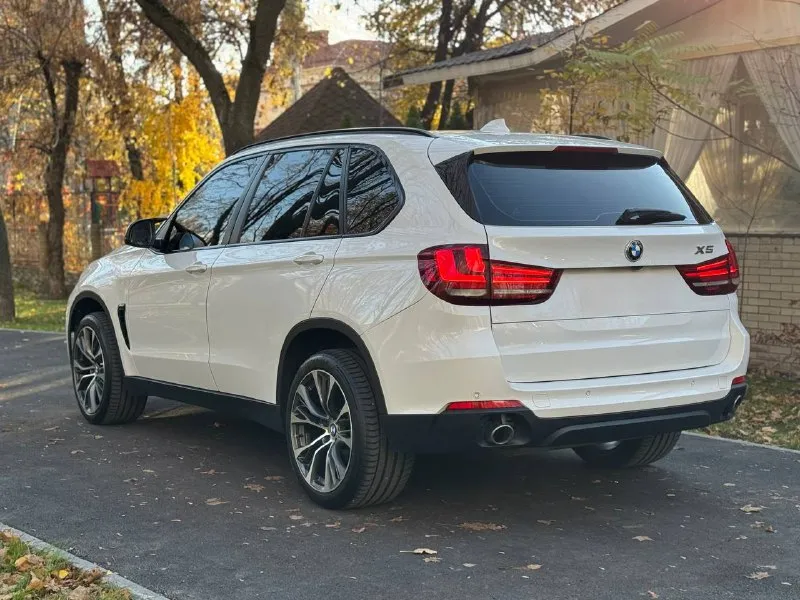 Продам: bmw x5 f15 год выпуска 2016. двигатель 3.0 дизель. коробка автомат. привод полный. пробег 260 000. машина в отличном состоянии, как внешне так и технически вложений никаких не требует! работает идеально, не дымит, масло не расходует! коробка без пинков, рывков и т. д. ходовая часть без посторонних звуков! есть заказ наряды ! ошибок нет ! любые проверки приветствуются! кузов в родном окрасе ! юридически кристально чистая, переоформление без проблем! автомобиль находится в донецке ! цена 3 350 000 руб торг. тел: +7 949-458-29-30. возможен обмен и продажа в кредит ! 📲 tg: дима помазан 📞 звоните: +7(949)4582930 - фотография - 4
