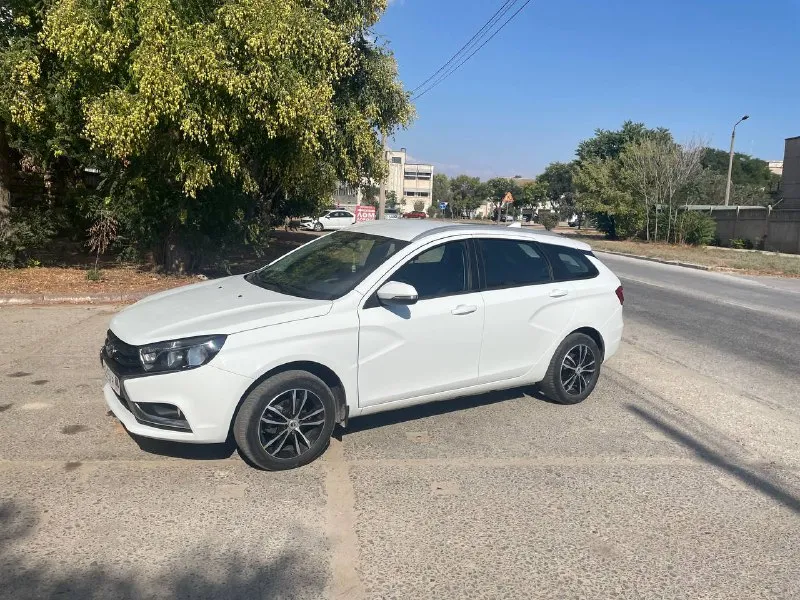 Лада веста sw. 1.8 конец 2018 г. пробег 106тыс. км состояние нового автомобиля, один владелец, береж... - фотография