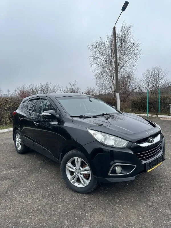 🏎 hyundai ix 35 📆 год выпуска: 2012 ⚙️ : 2.0 бензин 🕹 тип кпп: автомат 🛞 пробег: 137 тыс. км. 🖌 описание: ✅ , коробка в отличном состоянии ✅ тех. часть 🔥 ✅кузов в керамике! весь в родном окрасе! без дтп! салон состояние нового авто! зеленая автотека! комплектация: климат-контроль, 4 стеклоподъемника, мультируль, подогрев всех сидений, датчик света, датчик дождя, электрозеркала! 2 ключа! автомобиль по технической части полностью исправен, все работает в штатном режиме ! полностью обслужен! сел и поехал! любые проверки! алчевск! 💸 цена - 1.350 млн 💸 добрым покупателям торг 🥳 📲 +7 (959) 597-04-50 📞 звоните: +7(959)5970450 - фотография - 4