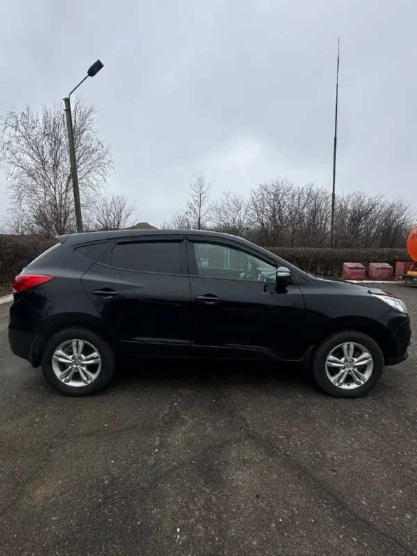 🏎 hyundai ix 35 📆 год выпуска: 2012 ⚙️ : 2.0 бензин 🕹 тип кпп: автомат 🛞 пробег: 137 тыс. км. 🖌 описание: ✅ , коробка в отличном состоянии ✅ тех. часть 🔥 ✅кузов в керамике! весь в родном окрасе! без дтп! салон состояние нового авто! зеленая автотека! комплектация: климат-контроль, 4 стеклоподъемника, мультируль, подогрев всех сидений, датчик света, датчик дождя, электрозеркала! 2 ключа! автомобиль по технической части полностью исправен, все работает в штатном режиме ! полностью обслужен! сел и поехал! любые проверки! алчевск! 💸 цена - 1.350 млн 💸 добрым покупателям торг 🥳 📲 +7 (959) 597-04-50 📞 звоните: +7(959)5970450 - фотография - 5