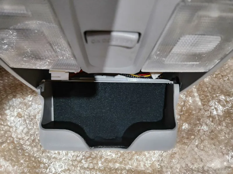 Продаются новые задние подкрылки (локеры) на мицубиси оутлендер правый и левый. подходят на модели 2015-2022 года выпуска. все на локерах отформовано согласно выштамповки на автомобиле. устанавливаются без каких либо дополнительных изменений и доработок. технологические отверстия в локерах для установки соответствуют заводским. цена 3000р. новый плафон освещения салона kia серато/ форте 2000р. +79493272200 📞 звоните: +7(949)3272200 - фотография - 2