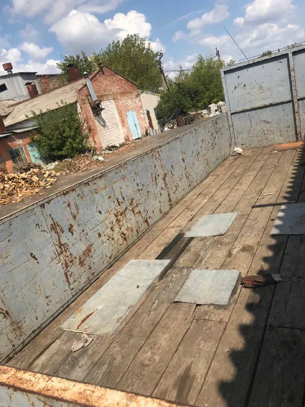 Бортовой грузовик mercedes benz 814, 1993года 900.000₽ торг реальному покупателю возможен обмен на легковую машину с нашей доплатой. рассмотрим ваши предложения. в машине был осуществлена кап ремонт двигателя, кап ремонт ходовой части. машина в хорошем состоянии подробнее по телефону +7 (949) 576-56-06 александр 📲 tg: @a_t003 📞 звоните: +7(949)5765606 - фотография - 3