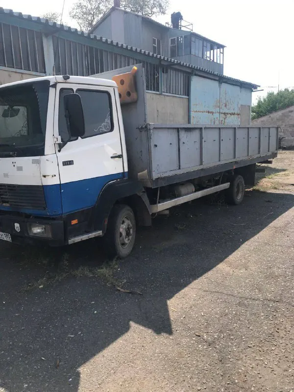 Бортовой грузовик mercedes benz 814, 1993года 900.000₽ торг реальному покупателю возможен обмен на легковую машину с нашей доплатой. рассмотрим ваши предложения. в машине был осуществлена кап ремонт двигателя, кап ремонт ходовой части. машина в хорошем состоянии подробнее по телефону +7 (949) 576-56-06 александр 📲 tg: @a_t003 📞 звоните: +7(949)5765606 - фотография - 4