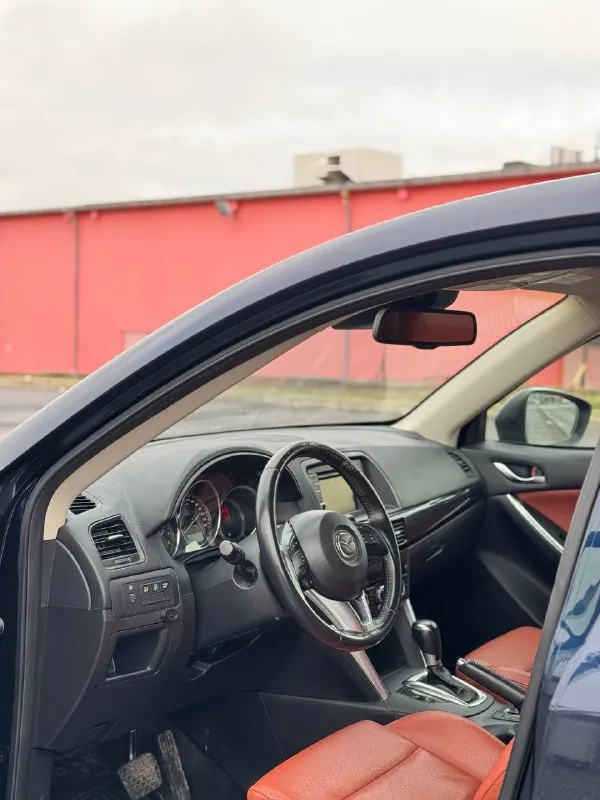 Продам mazda cx-5 skyactiv машина полностью в родном окрасе ❗️❗️❗️ год выпуска-2015 цвет автомобиля-синий объем двигателя-2.0(150 л. с) работает отлично, без всякой посторонних шумов. ❗️ расход маленький, 7.5-8 л по городу ! коробка передач-автомат (6-ступенчатый) переключает плавно, без пинков и толчков❗️ пробег -189.000 тыс. км( оригинальный пробег), подверженный автотекой, и сервисной книжкой! 2 ключа! привод -передний комплектация: -кнопка старт стоп -4 стеклоподъемника -датчик света, датчик дождя -круиз контроль -подогрев передний сидений 2-х зонный климат контроль и т. д автотека вся зеленая, по запросу скину. 2 владельца. стоит на 180 регионе !переоформление без проблем автомобиль в очень хорошем состоянии❗️ без дтп❗️ стоит новая зимняя резина r17 pirelli( проехала 2000 км) цена -1.740.000 тыс ❗️ +7(949) 5219479 - фотография - 2