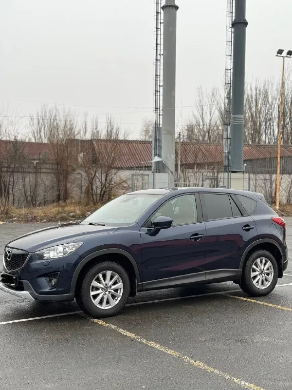 Продам mazda cx-5 skyactiv машина полностью в родном окрасе ❗️❗️❗️ год выпуска-2015 цвет автомобиля-синий объем двигателя-2.0(150 л. с) работает отлично, без всякой посторонних шумов. ❗️ расход маленький, 7.5-8 л по городу ! коробка передач-автомат (6-ступенчатый) переключает плавно, без пинков и толчков❗️ пробег -189.000 тыс. км( оригинальный пробег), подверженный автотекой, и сервисной книжкой! 2 ключа! привод -передний комплектация: -кнопка старт стоп -4 стеклоподъемника -датчик света, датчик дождя -круиз контроль -подогрев передний сидений 2-х зонный климат контроль и т. д автотека вся зеленая, по запросу скину. 2 владельца. стоит на 180 регионе !переоформление без проблем автомобиль в очень хорошем состоянии❗️ без дтп❗️ стоит новая зимняя резина r17 pirelli( проехала 2000 км) цена -1.740.000 тыс ❗️ +7(949) 5219479 - фотография - 9