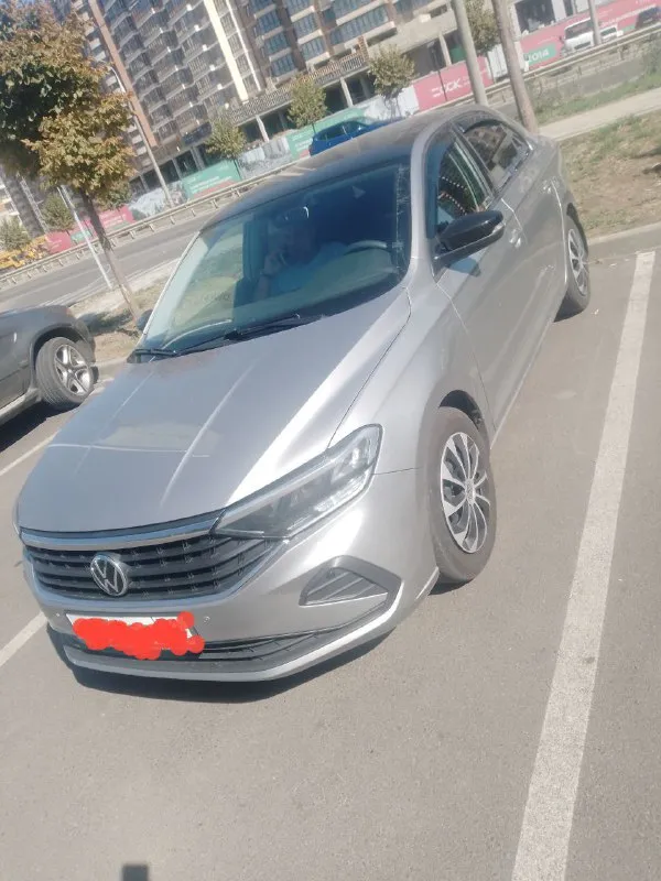 Продам volkswagen polo 1. объем двигателя: 1,6 2. год выпуска: 2020 3. пробег: 148000 4. коробка: ав... - фотография