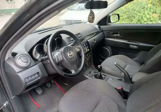 Продам mazda 1.6 механика на полном ходу, комплектация 4 стеклоподъёмника гур центральный замок кондиционер все исправно по электрики все в порядке из минусов лобовое с трещиной и бампер срочных вложений не требует на ходу каждый день пробег260 не мотаный машина с 24 года в одних руках. находится в макеевке цена ниже рыночной 450 торг разумеется будет у машины машина на 180 регионе переоформление без проблем +79494868793 📞 звоните: +7(949)4868793 - фотография - 4