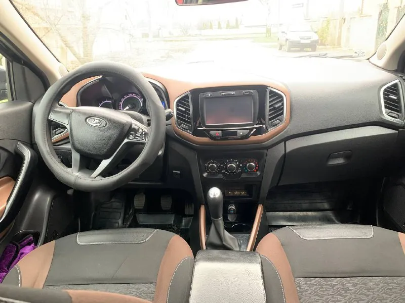 Продам lada x-ray автомобиль 2017г. в отличном состоянии как внешне так и технически. двигатель 1.6 кпп механика. ходовая на твердую пятерку. пробег 173000т по документам я собственник переоформление без проблем, резина зима практически новая. установлено гбо пропан, гбо узаконено вписано в документы, на крышу установлены рейлинги, удобный съемный багажник, установлен быстро-съемный фаркоп, авто в максимально жирной комплектации: кондиционер, abs, esp. подогрев зеркал, заднего стекла и сидений. антиоткат назад(помощь при трогании с бугра) штатная сенсорная магнитола с поддержкой bt и встроенным навигатором, сигнализация starline с рабочим автозапуском, салон с кожаными вставками, электро регулировка зеркал, центральный замок. штатный парктроник. мультируль, автотека вся зеленная скину по запросу. за автомобиль не стыдно, цена данного авто 795.000 тысяч рублей. торг реальному покупателю г. харцызск номера для связи: +7949-521-31-10 +7949-329-65-85 так же на этих номерах есть телеграмм. всем добра👍 - фотография - 10